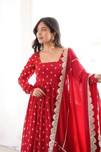 Robe Anarkali et dupatta en soie écologique rouge à deux pièces, brodée de fleurs, pour femmes, manches longues, col carré, tenue de soirée - Product Image 3
