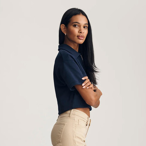 Polo court pour femme à manches courtes avec fermeture éclair sur le devant, en coton tricoté bleu marine uni, haut décontracté pour le printemps et l'été - Product Image 3