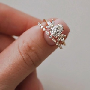 Anillo de Compromiso y Boda de Lujo con Halo de Perlas de 1.25 CT, Cultivadas en Laboratorio, Oro Sólido de 14K, Certificado IGI, con Piedras Laterales de 0.40 CT - Product Image 5