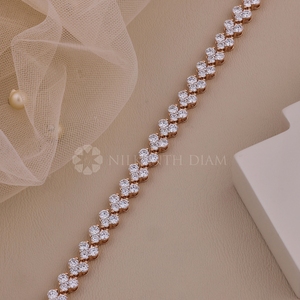 Bracelets joncs en or rose avec diamants taille ronde et forme cœur, design premium, en or massif 10K, 14K, 18K, provenant d'un fournisseur indien. - Product Image 4