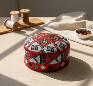 Chapeau Kufi brodé géométrique, Pakistan Songkok, chapeau de prière ethnique pour hommes, couvre-chef islamique traditionnel pour un usage quotidien - Product Image 1