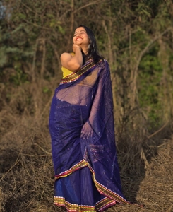 Sari de algodón azul KV con borde tejido y blusa sin coser - Product Image 1