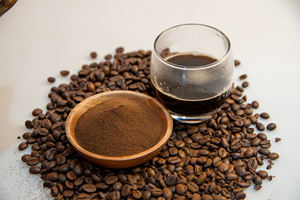 [Marque privée OEM] Carton de 25 kg de poudre de café instantané soluble séchée par pulvérisation pour producteurs de café, goût caramel, haute solubilité - Product Image 4