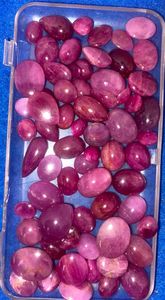 Lote de 66 Piezas de Rubíes Rojos Naturales Cabujón de 459.30 Quilates - Formas Mixtas para Joyería - Product Image 3