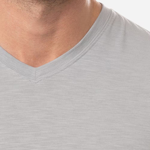 T-shirts pour hommes en gros, col en V, 100 % coton, couleur unie, grande taille, manches courtes, décontractés, respirants, écologiques, doux et confortables - Product Image 4