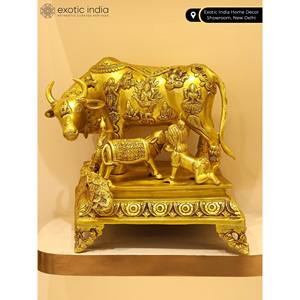 Escultura Vastu de latón de 15 pulgadas de vaca y becerro con estatua de latón elegante de bebé Krishna y pavo real - Product Image 4