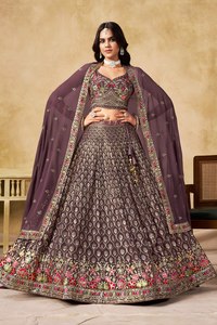 Elegante Lehenga Choli Morado Bordado con Estampado Floral y Dupatta de Organza para Damas de Honor - Product Image 1