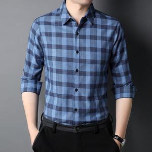 Camisa de Vestir de Popelina a Rayas Azules para Hombre, Manga Larga, Cuello Clásico, Formal, con Botones, de Poliéster/Algodón, Tejido Antiarrugas para Primavera - Product Image 3
