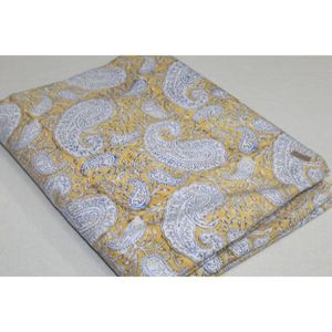 Tissu en coton imprimé à la main avec motif Paisley d'inspiration cachemire, palette jaune ocre et bleu indigo, textile artisanal de Jaipur - Product Image 3