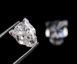 OM GEMS Diamante de laboratorio HPHT CVD de 2.10 ct con corte único en forma de guepardo, corte facial de animal, E,F VVS-VS, para colgante - Product Image 1