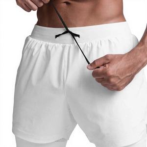 Shorts de sport pour hommes à double couche avec logo frontal, 100% polyester, séchage rapide, respirant, anti-transpiration, pour la course et le basketball - Product Image 1