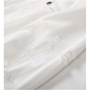 Chaqueta vaquera lavada para hombre, abrigo casual de invierno rasgado con botones, ropa de calle, servicio OEM, mezcla de algodón de 300 g de alto gramaje - Product Image 4