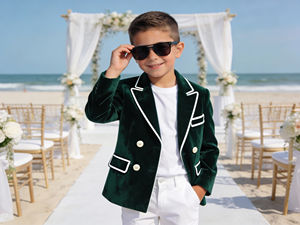 Costume de blazer croisé en velours bordeaux pour garçons, idéal pour les mariages, les cérémonies de plage et les occasions formelles - Product Image 3