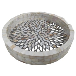 Plateau d'incrustation de perles et d'os fabriqué à la main par Royal Noor Articles de maison de luxe personnalisés pour tables, restaurants et collections de cadeaux exclusives - Product Image 4