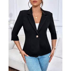Blazer de mujer con encaje floral en contraste y un solo botón, versión femenina del clásico blazer negro. - Product Image 1