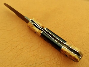 Couteau pliant artisanal en acier Damas de qualité industrielle avec manche en bois et étui en cuir pour le camping en plein air - Product Image 6