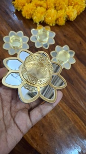 Porte-bougie à la bougie tealight Lotus Doré |   Support de miroir en métal pour la décoration Diwali |   Support décoratif pour bougies chauffe-plat pour la décoration intérieure - Product Image 6