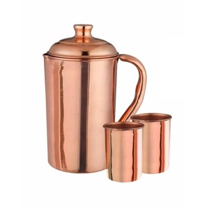 Carafe à eau en cuivre avec motif oriental gravé et deux verres pour la décoration de table et les boissons - Product Image 2