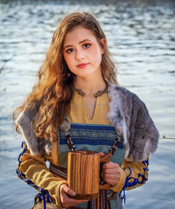 Taza de café de madera con aislamiento Compre taza de café de madera maciza hecha a mano Diseño único Hecho EN LA India Respetuoso con el medio ambiente - Product Image 1