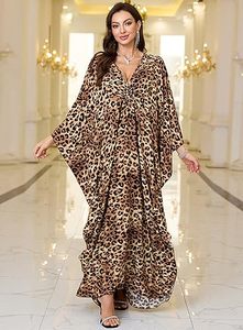 Robe longue kaftan imprimé léopard, col en V, manches chauve-souris, coupe ample, en mousseline, décontractée d'été, avec ourlet fendu - Product Image 5
