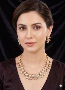 Conjunto de collar nupcial tradicional indio Kundan chapado en oro con circonitas cúbicas sin tallar y diamantes americanos, gargantilla con pendientes de perlas. - Product Image 1