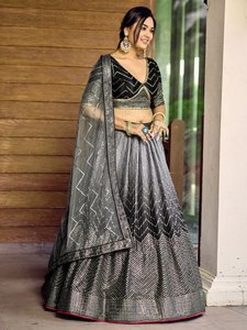 Ensemble Lehenga gris à sequins, style Banarasi, robe de soirée avec dupatta en tulle et chemisier à lacets pour mariage Sangeet - Product Image 1