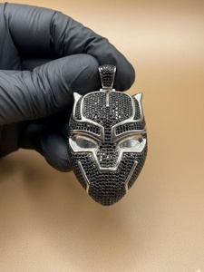 Colgante de Máscara de Pantera Negra de Plata de Ley 925 con Moissanita Iced Out de Corte Brillante Redondo, Colgante Unisex de Lujo Estilo Hip Hop - Product Image 1