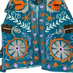Veste en velours brodée Suzani bleue pour femmes, tenue d'automne, disponible au prix de gros pour l'exportation - Product Image 4