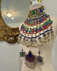 Boucles d'oreilles pendantes ethniques tribales de style antique afghan Kuchi avec clochettes argentées et émail coloré - Product Image 3