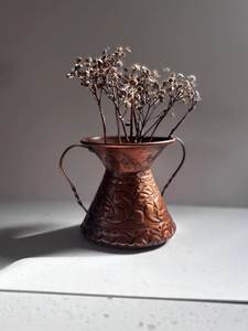 Jarrón de Metal Rústico para Mesa, Hecho a Mano con Diseño de Hojas, Jarrón Decorativo para Flores, Centro de Mesa Vintage para Decoración del Hogar, Sala de Estar u Oficina - Product Image 5