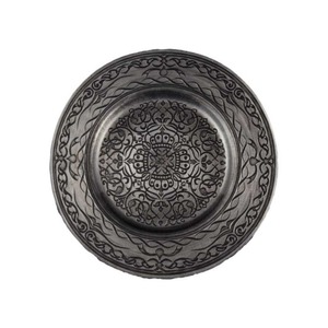 Plato base moderno con diseño en relieve, niquelado, estilo vintage, de metal plateado, redondo, para decoración de mesas de bodas y eventos. - Product Image 1