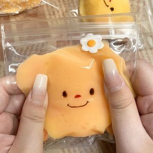 Juguetes Creativos de Osito de Peluche de Silicona para Aliviar el Estrés, Lindos Juguetes para Apretar con Rebote Lento, Regalos para Adultos y Niños - Product Image 2