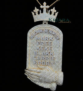Colgante Conmemorativo de Moissanita Chapado en Oro de 18K con Diseño de Corona y Manos para Hombre, Estilo Hiphop - Product Image 2