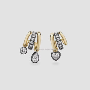 Pendientes de Aro con Diamantes Moissanite de Corte Brillante Redondo Estilo Georgiano, 2.50 TCW, Engaste Minimalista con Bisel Negro, Plata de Ley 925 - Product Image 2