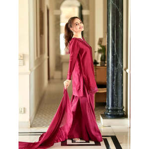 Ensemble haut-bas et dupatta brodé magnifique pour femmes pour les fêtes - Product Image 4