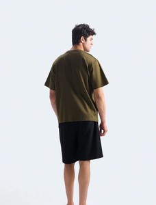 เสื้อยืดคอกลมสีเขียวมะกอกสำหรับผู้ชาย พร้อมกางเกงขาสั้นสีดำ ชุดลำลองสำหรับฤดูร้อน ผ้าถักลายทาง 100% ผ้าฝ้าย แห้งเร็ว - Product Image 5