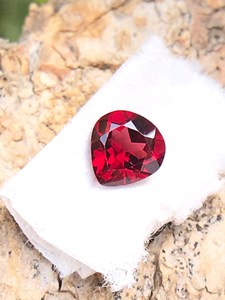 Piedra preciosa de granate rojo sangre natural en forma de corazón, piedra suelta para la fabricación de joyas, anillos, colgantes y collares. - Product Image 6