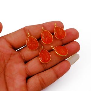 Vente en gros de breloques en forme de larme en cornaline naturelle, lunette plaquée or avec pendentifs mode en cristal orange et fournitures de fabrication de bijoux - Product Image 2