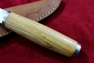 Cuchillo de Caza Hecho a Mano con Mango de Madera, Hoja de Acero Inoxidable con Punta Caída de 0.6mm de Grosor, Borde Recto, Hoja Única - Product Image 3