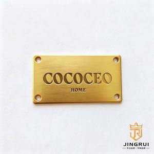 Etiquetas de Metal 3D Personalizadas de Alta Calidad, Chapadas en Oro, para Ropa, Zapatos y Bolsos, Grabadas, Lavables, con Bordes Cortados con Láser, Tamaño Personalizado - Product Image 6