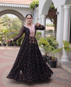Nuevas colecciones de vestidos Anarkali de diseñador para bodas y festivales, con estampado Leheriya y parches Kutchi para mujer. - Product Image 1