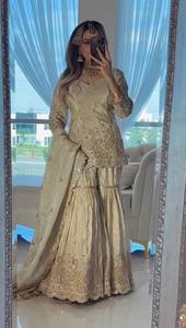 Ensemble élégant de kurta et sharara brodés avec dupatta |   Vêtements ethniques pour femmes avec des paillettes et des broderies Zari |   Fête de mariage festive - Product Image 1