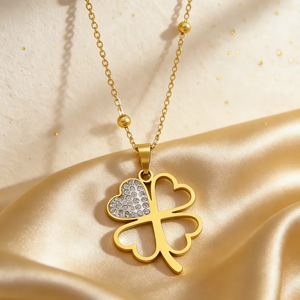 Collar con colgante en forma de corazón para mujer en acero inoxidable 304 con revestimiento chapado en oro de 18 quilates e incrustaciones de vidrio. - Product Image 4