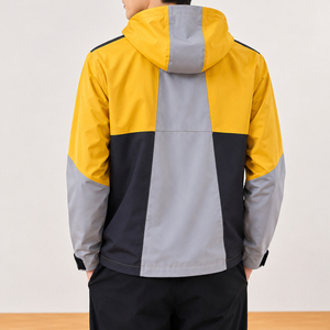 Chaqueta funcional con capucha para hombre, resistente al agua. - Product Image 3