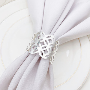 Anillo para servilletas personalizable para regalos corporativos. Anillo para servilletas de metal moderno para cenas elegantes, fabricado con estilo por HRCRAFTVERSE. - Product Image 1
