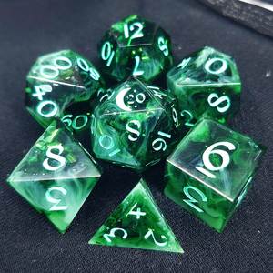 Dés à facettes artisanaux à bords tranchants, forme spéciale, ensemble de 7 dés en résine pour D&D, coffret cadeau de dés en résine design - Product Image 3