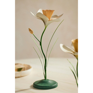 Porte-bougie en métal en forme de fleur de narcisse, support décoratif moderne pour bougie conique, centre de table pour mariage et Noël, fait main - Product Image 1