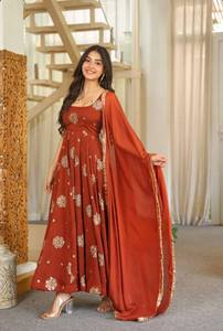 Ensemble Anarkali imprimé en feuille d'aluminium rouge avec dupatta, longueur ras du sol, traditionnel indien pakistanais pour femme - Product Image 3