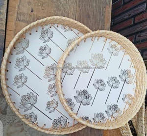 Bandeja de Servir Cuadrada de Madera Moderna y Lujosa con Diseño Floral, Hecha a Mano en India para Diwali - Product Image 6