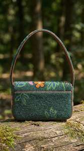Porte-monnaie rectangulaire traditionnel en tissu de coton brodé, mini-portefeuille fait main avec broderie décorative et fermeture éclair, idéal pour les fêtes - Product Image 3